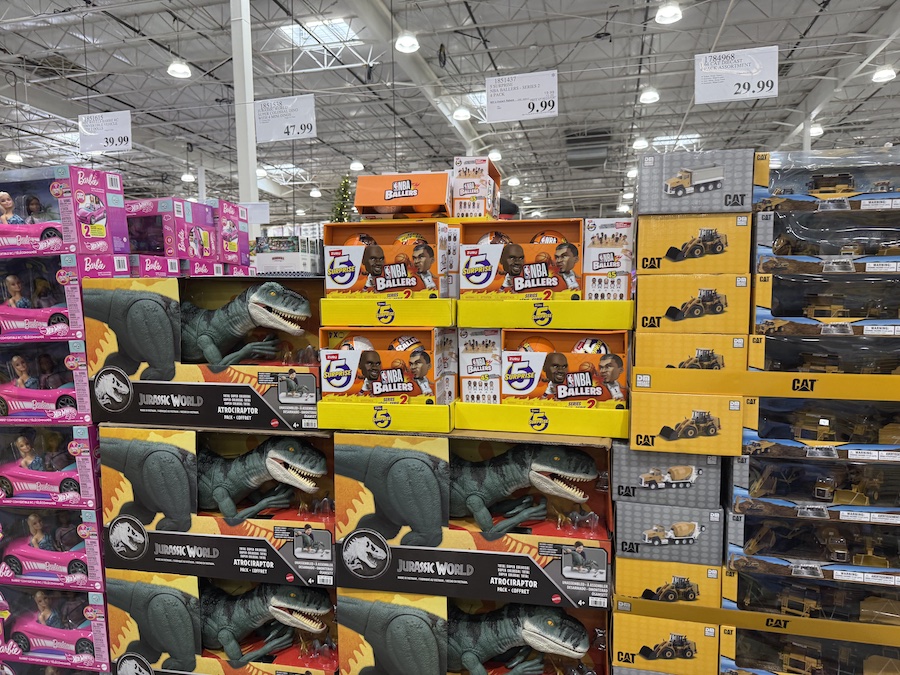 Jurassic World Super Colossal Atrociraptor Pack toy set with dinosaur figure.