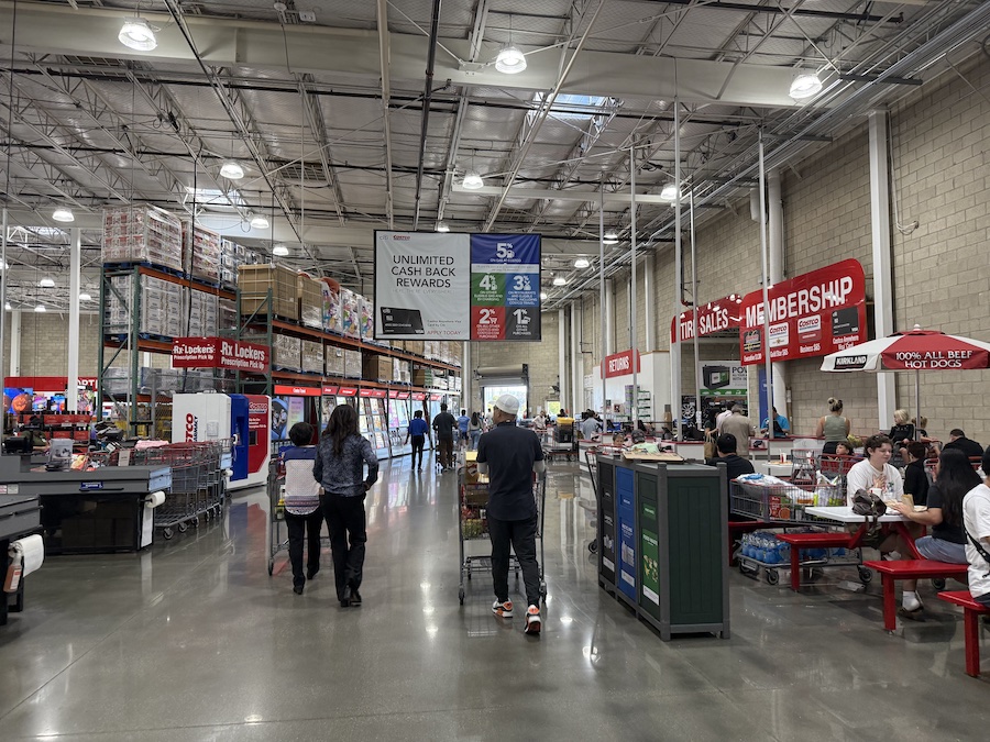 Costco credit card promoting unlimited cash back rewards and savings.