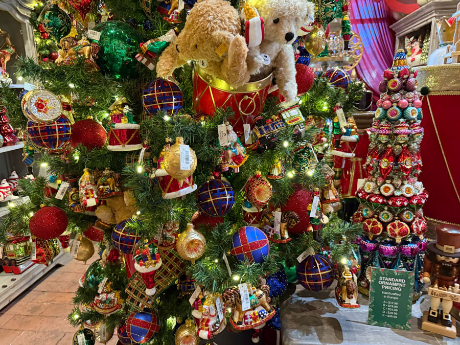 Decorated Christmas tree at Roger's Gardens.