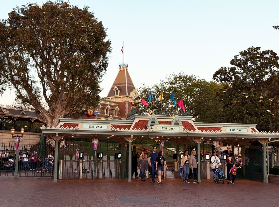 Disneyland festival guide
