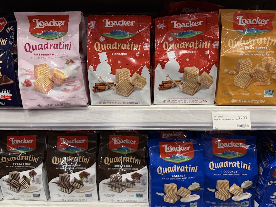 Bite-sized crispy wafer cubes in various flavors.