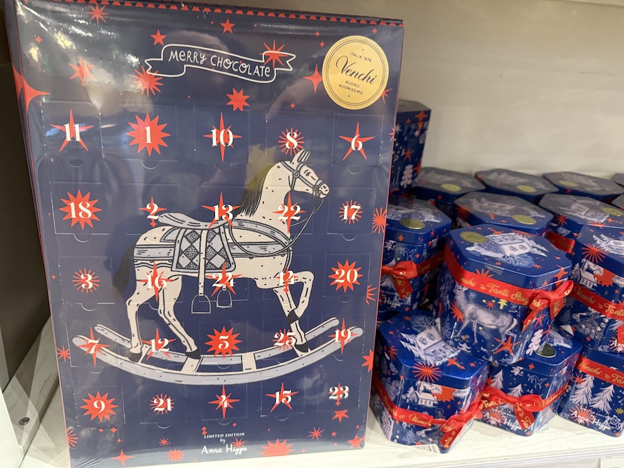 Luxury Italian chocolate calendar with colorful holiday design.