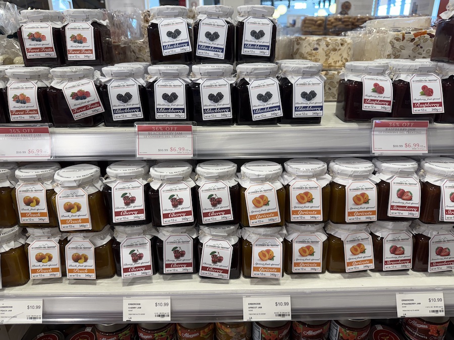 Shelves featuring Le Conserve Del Trentino jars filled with Italian jams