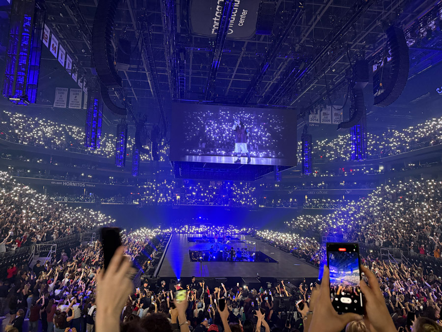 Fans' Light - Billie Eilish Live 2025