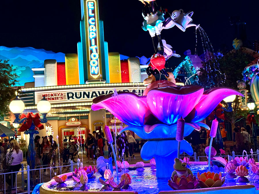 Mickey & Minnie's Runaway Railway - Disneyland