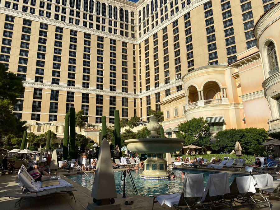 Pool area of ??the Bellagio Hotel and Casino in Las Vegas