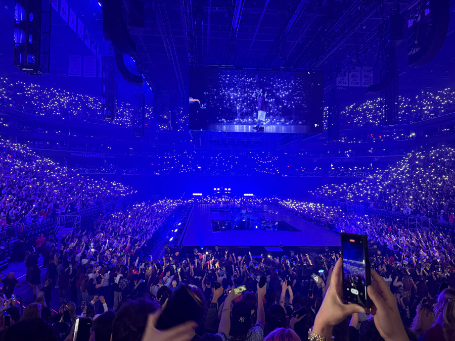 Thousands of flashlights during Billie Eilish Live 2025