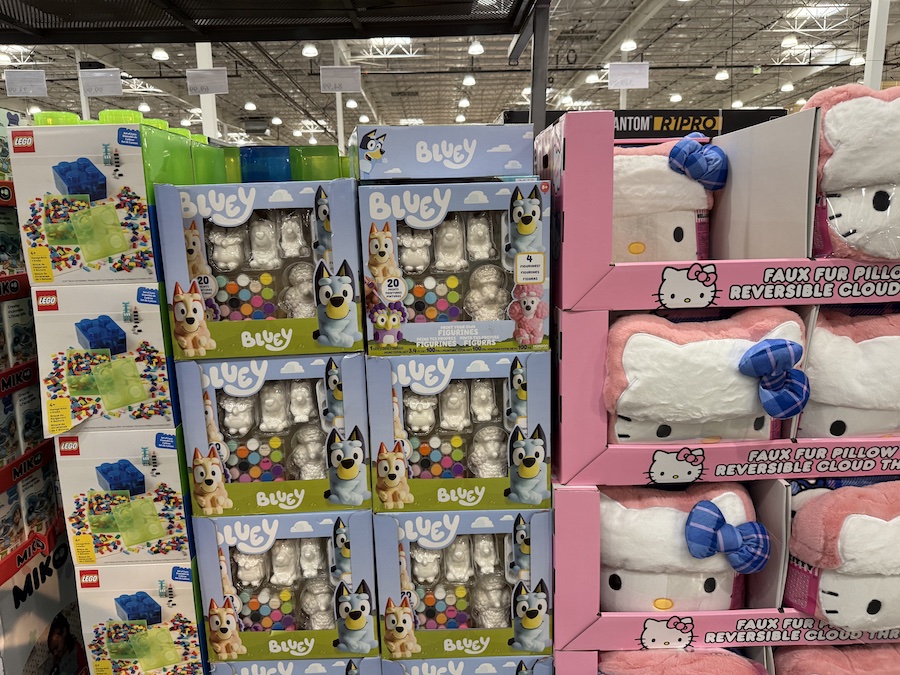 A boxed arts-and-crafts set featuring Bluey paint-your-own figurines