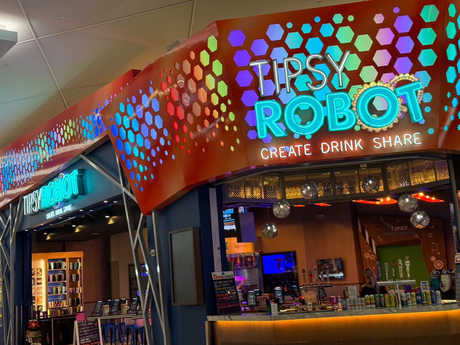 Tipsy Robot bar - Miracle Mile Shops, Las Vegas