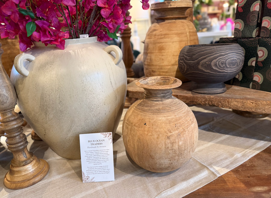 Roger's Gardens - Handmade Vases Made of Wood and Ceramics.