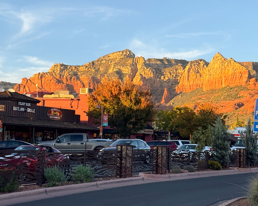 Sedona red rock mountains near Oak Creek Marketplace