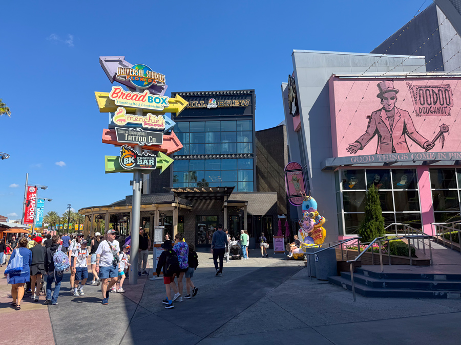 Restaurants and shops at Universal CityWalk Orlando